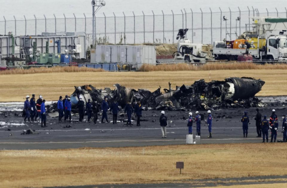 Pokrenuta istraga sudara dva aviona na aerodromu u Tokiju u kom je petoro stradalo