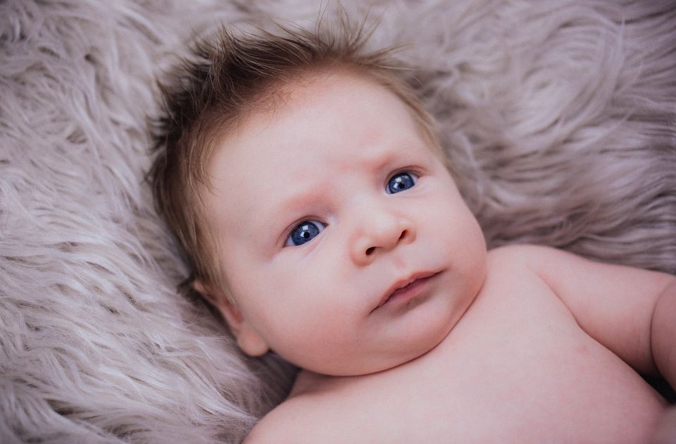 Zašto deca pri rođenju najčešće imaju plave oči?
