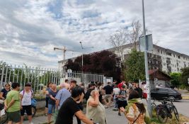 VIDEO: Policajac u civilu odgurnuo studenta da omogući prolaz onima koji polažu ispite na Novosadskom sajmu