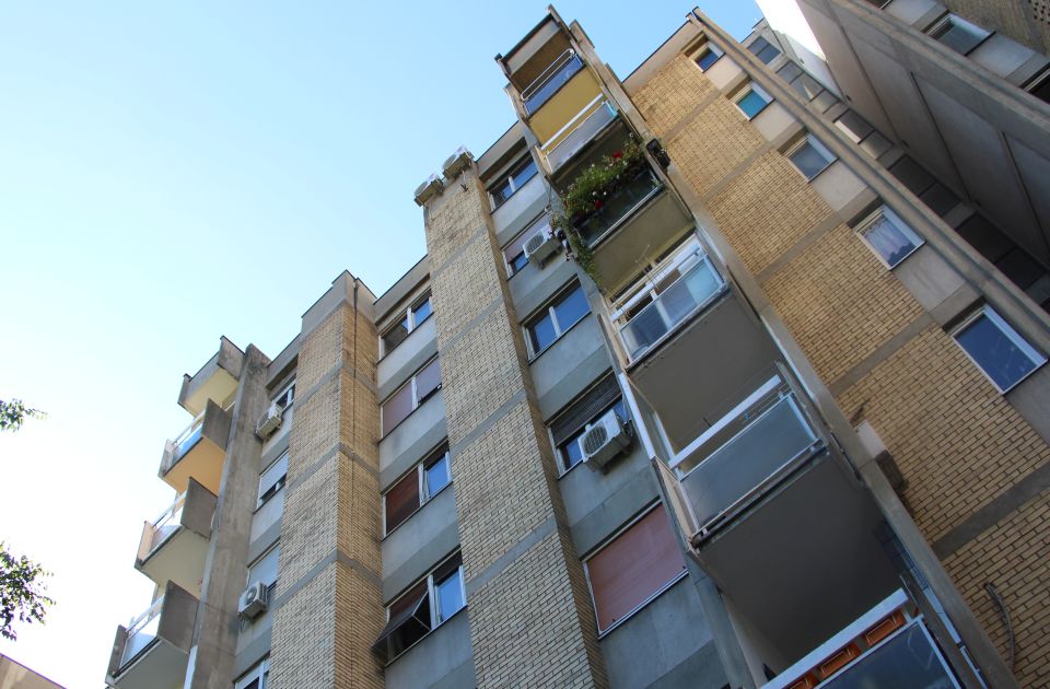 Da li iko u Srbiji kupuje stanove za keš?