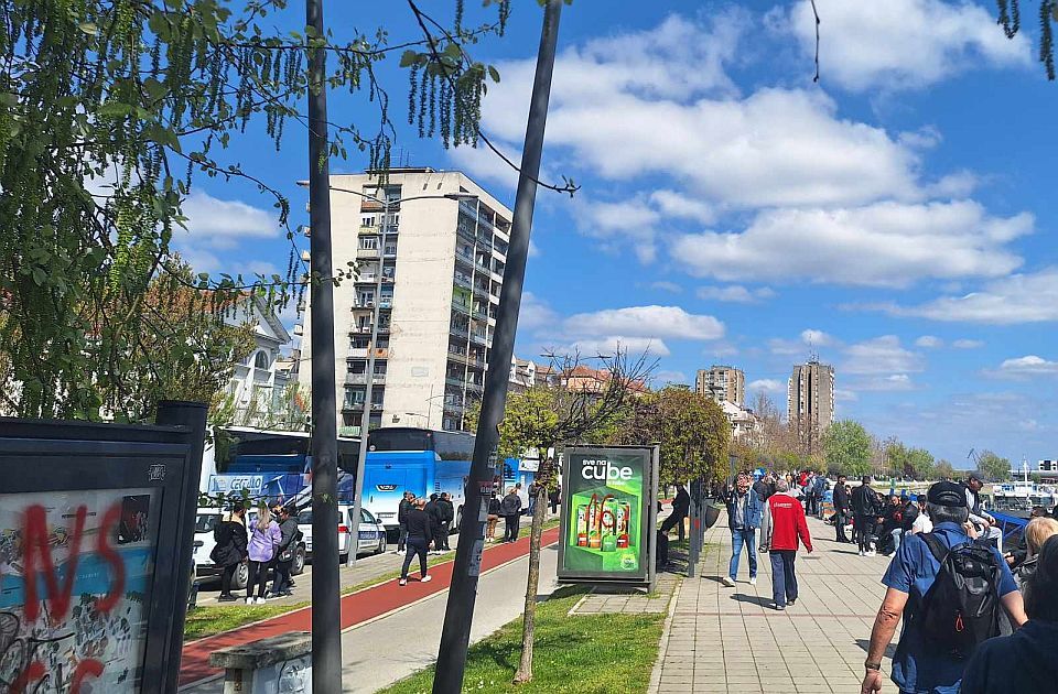 Urednik 021.rs napadnut tokom odlaska ljudi na miting u Beogradu