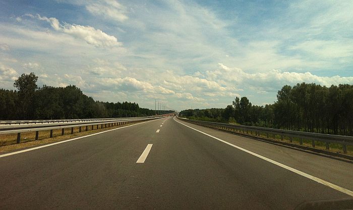 U toku potraga za ženom koja je automobilom udarila u ogradu mosta kod Beške, pa skočila u Dunav