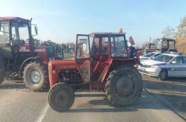 FOTO Poljoprivrednici blokiraju puteve širom Vojvodine: Protest će trajati do sumraka