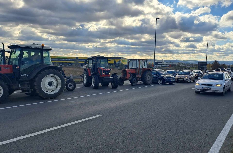 VIDEO I danas blokade traktorima u Novom Sadu: U planu vožnja i zatvaranje Kaćke petlje