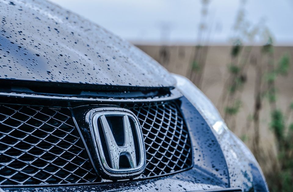 Honda povlači 250.000 automobila zbog neispravnih klipova u motorima 
