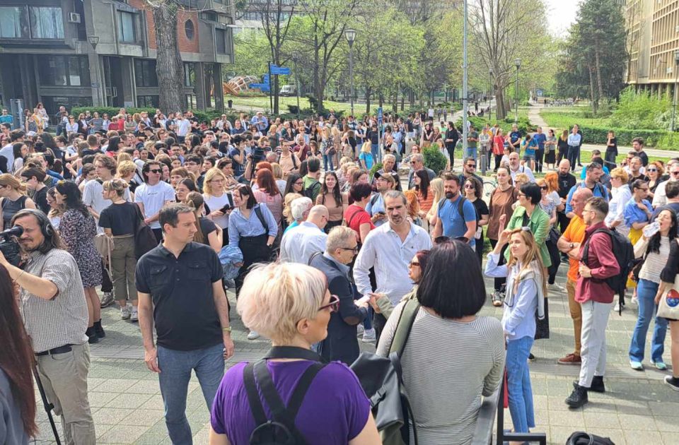 FOTO, VIDEO: "Zgrada Filozofskog će ostati slobodna dok slobodni ljudi studiraju i rade u njoj"