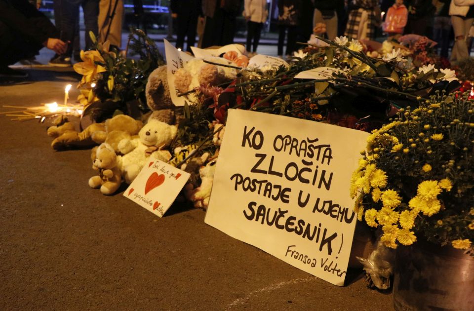 Novi Sad, godinu dana posle: Ništa osim tih krovova Novi Sad, godinu dana posle: Ništa osim tih krovova