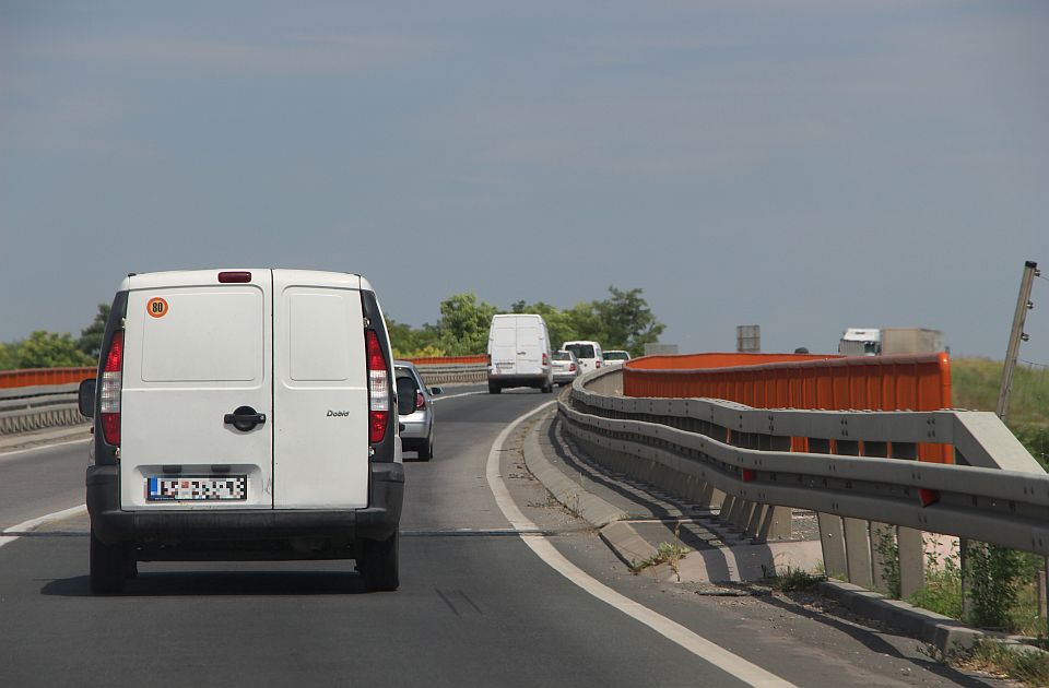 Sudar kod Merkatora: Šta se dešava u saobraćaju u Novom Sadu i okolini Sudar kod Merkatora: Šta se dešava u saobraćaju u Novom Sadu i okolini