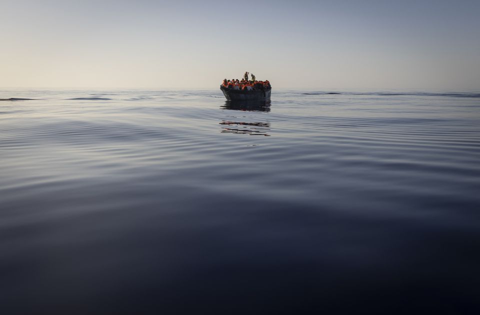 Grčka: Spašena 52 migranta sa jedrilice na otvorenom moru