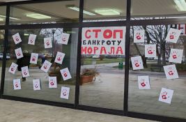 Studenti u blokadi Ekonomskog fakulteta u Subotici bojkotuju onlajn nastavu