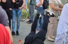 Građani pružaju podršku momku koji je nokautirao 