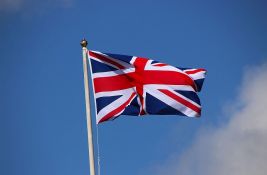 Tri podsekretarke u britanskim ministarstvima podnele ostavke