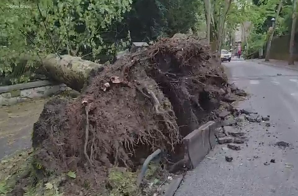 Jako nevreme pogodilo Zagreb, povređene tri osobe