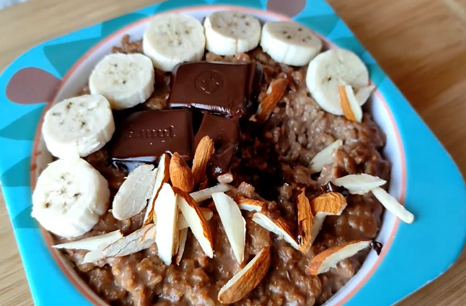 Za ukusan početak ili završetak dana: Ovsena kaša sa čokoladom, bananama i čilijem