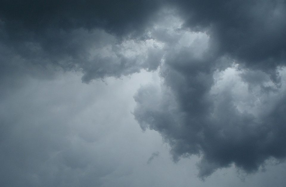RHMZ izdao hitno upozorenje na vremenske nepogode i olujni vetar