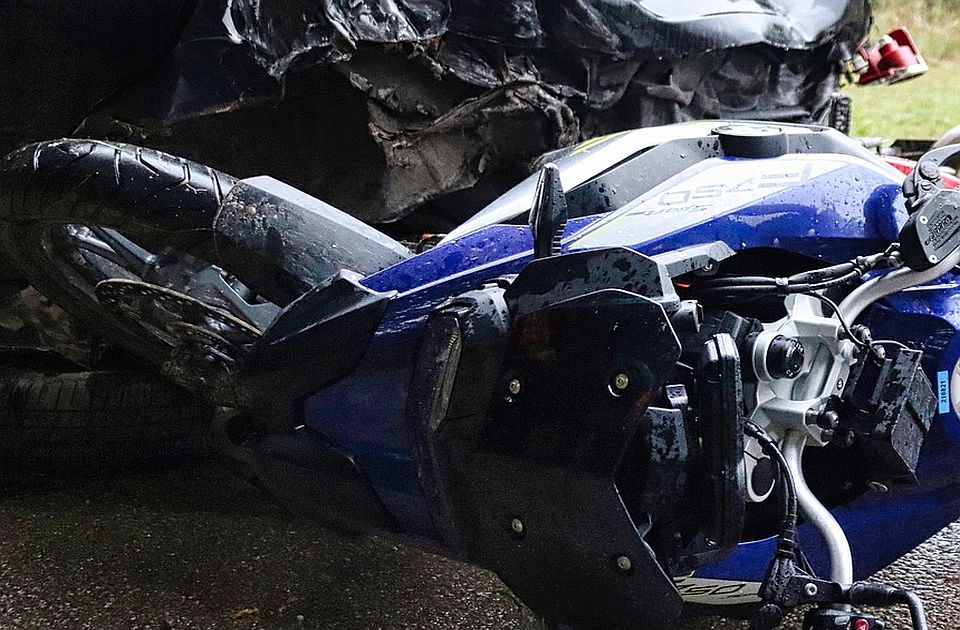 FOTO: Sudar motocikla i kamiona na putu Valjevo-Šabac, povređen vozač dvotočkaša