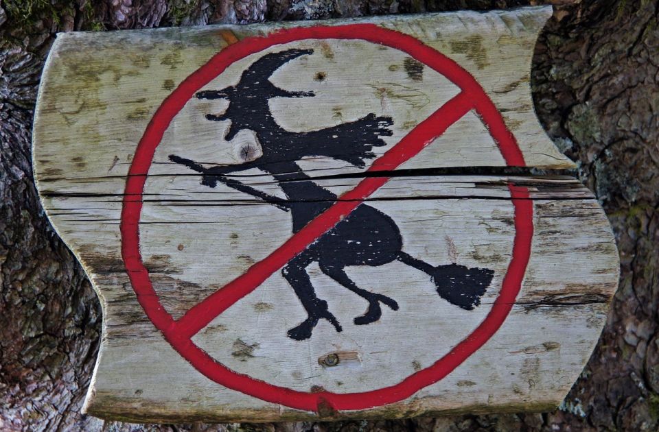 Belgijska opština podigla spomenik osobama koje su spaljene na lomači kao veštice Belgijska opština podigla spomenik osobama koje su spaljene na lomači kao veštice