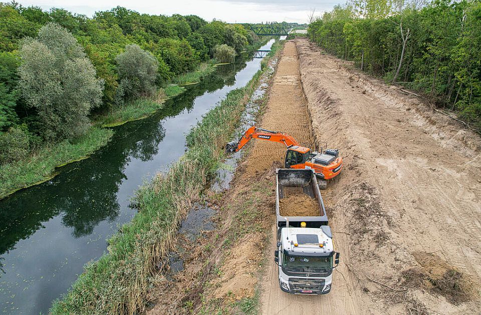 Uređuje se kanal kod Sombora Uređuje se kanal kod Sombora