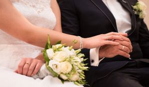 Mladi sve kasnije stupaju u brak, novac velika prepreka