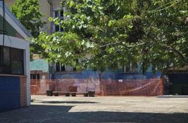 Škola u Sremskim Karlovcima iznenada zatvorena: Đaci poslati kući i prebačeni na onlajn nastavu