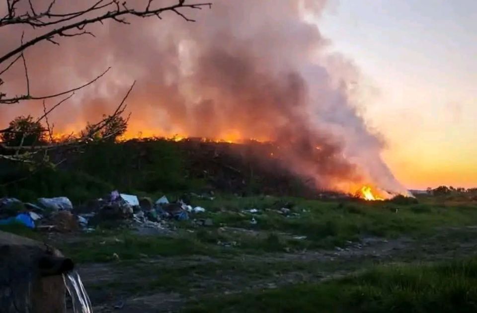 Požar na divljoj deponiji u Banatskom Karlovcu: "Nemar lokalne vlasti"
