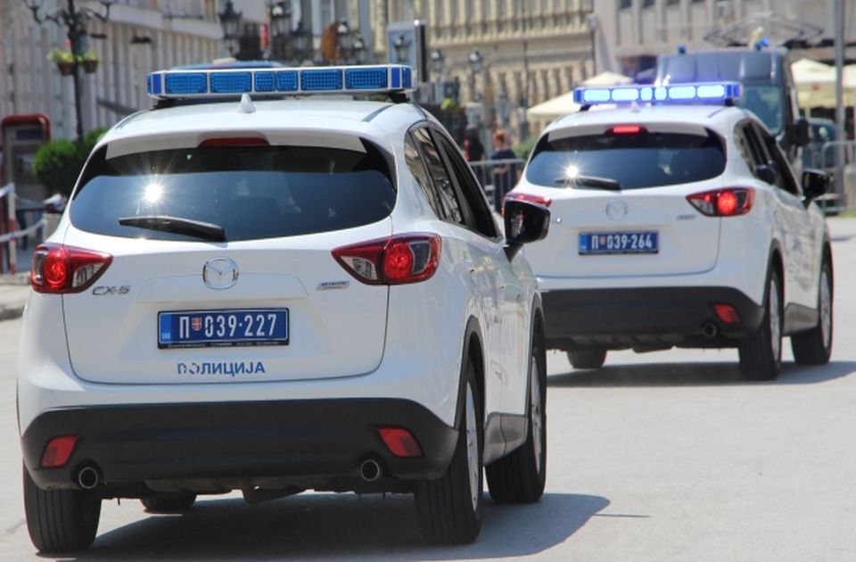 Pijani vozač bosonog bežao od policije u Temerinskoj 