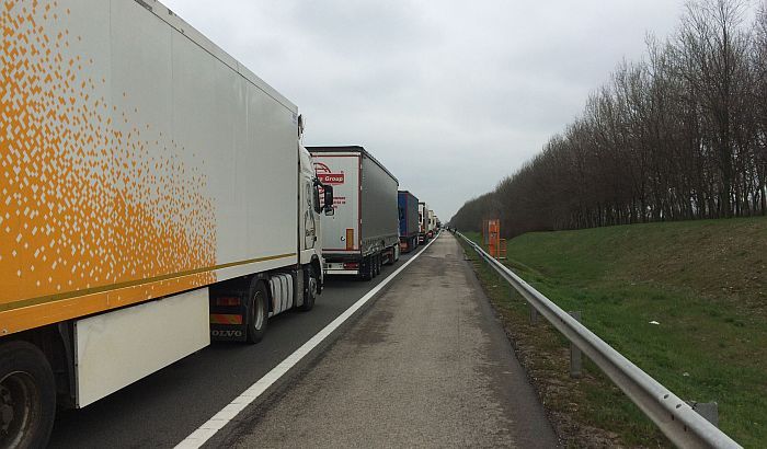 Višečasovna zadržavanja kamiona na izlazu iz Srbije