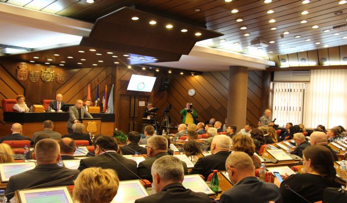 Novi Sad dobio novi Statut i direktore, ukinute opštine Petrovaradin i Novi Sad
