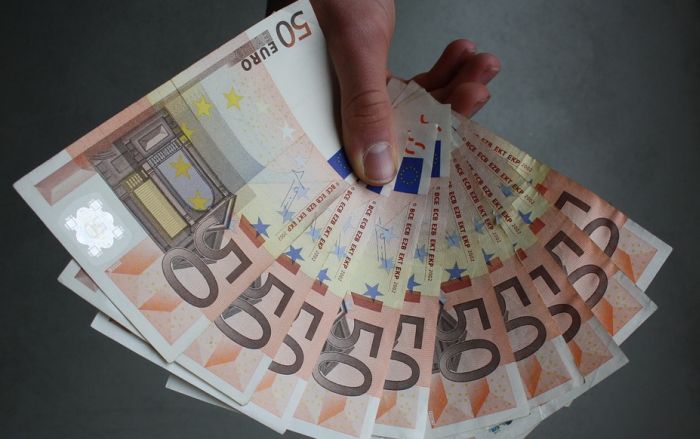 Pojedini Finci godinu dana dobijaju 560 evra mesečno, koji su efekti?