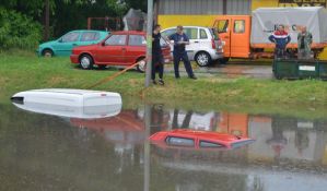 VIDEO, FOTO: Potop u Novom Sadu, obustavljena nastava zbog poplave u školi na Detelinari