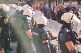 Vučić govorio na skupu SNS-a u Valjevu, građane koji protestuju odvojio policijski kordon