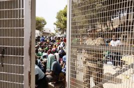 Italija uvodi oštrije mere za migrante : Produžavanje pritvora, veći broj pritvorskih centara...