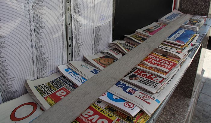 Osnivanje komisije za borbu protiv lažnih vesti "pokušaj narkomana da izleči narkomana"