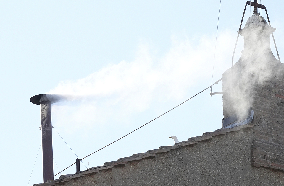 Beli dim iz Sikstinske kapele: Izabran novi papa