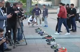VIDEO Studenti maratonci ispred Evropskog parlamenta: Odali poštu stradalima u Novom Sadu
