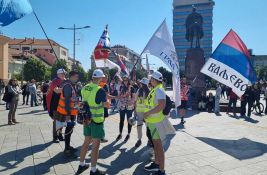 FOTO, VIDEO: Studenti peške krenuli iz Zrenjanina na protest koji će biti u subotu u Subotici