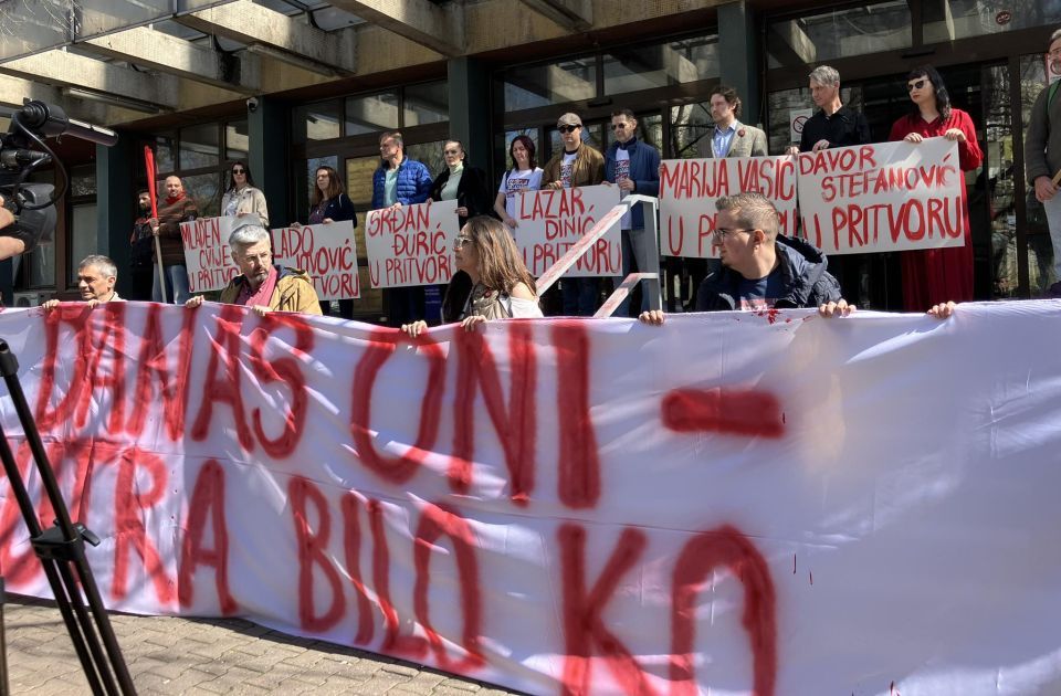 Produžen pritvor za šestoro uhapšenih novosadskih aktivista