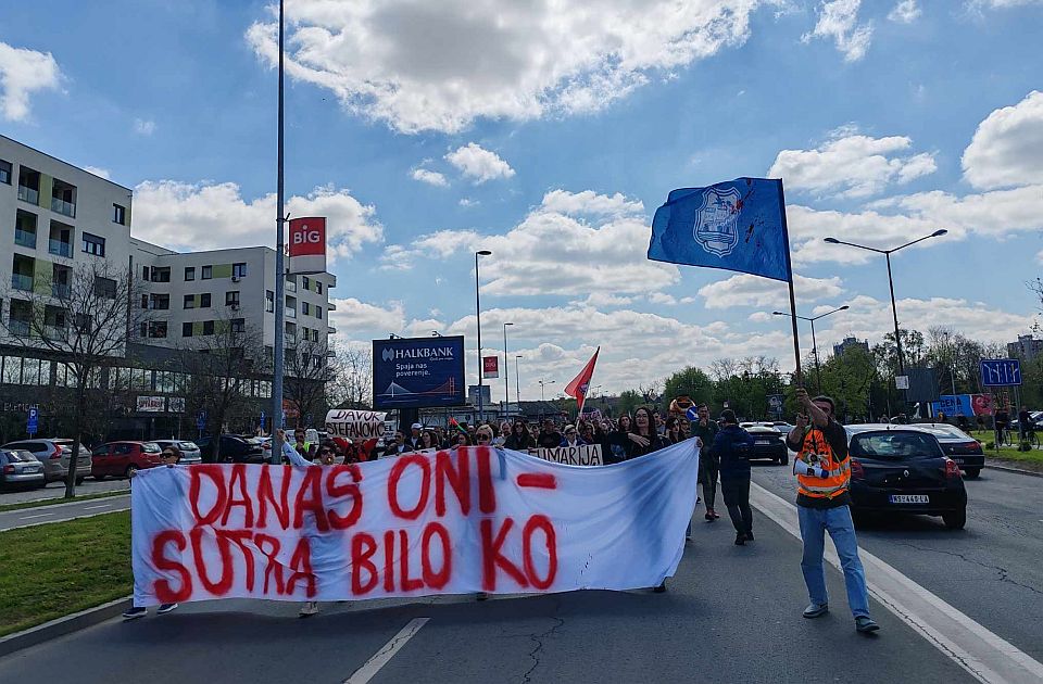 Profesorka Marija Vasić počela štrajk glađu i žeđu pritvoru Profesorka Marija Vasić počela štrajk glađu i žeđu pritvoru