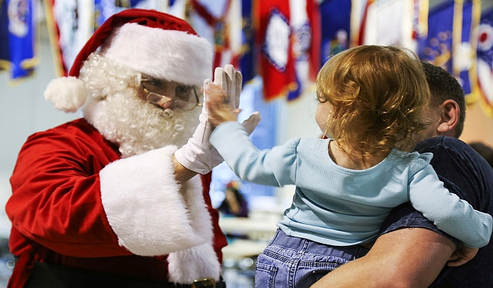 Traže se tajni Deda Mrazovi za decu u hraniteljskim porodicama