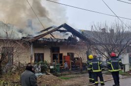 FOTO, VIDEO: Požar zahvatio krovove nekoliko kuća u Beočinu