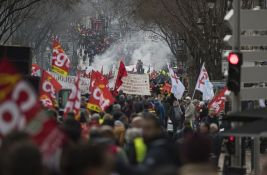 Stali vozovi, škole i preduzeća ne rade - Francuzi protiv podizanja starosne granice za penziju