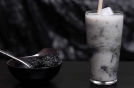 VIDEO Ako ste ljubitelj kafe i volite da eksperimentišete: Latte kafa sa crnim susamom 