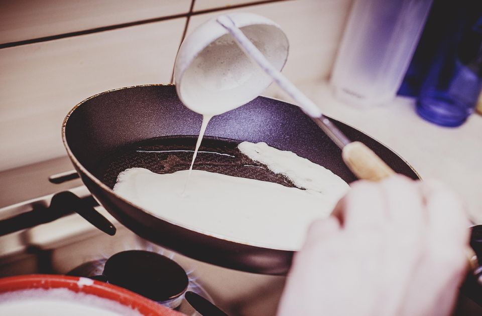 VIDEO: Fizičari se bavili time - kako uspešno okrenuti palačinku