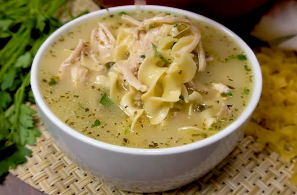 VIDEO Sita, topla, fina: Kremasta pileća supa sa limunom i kaparima