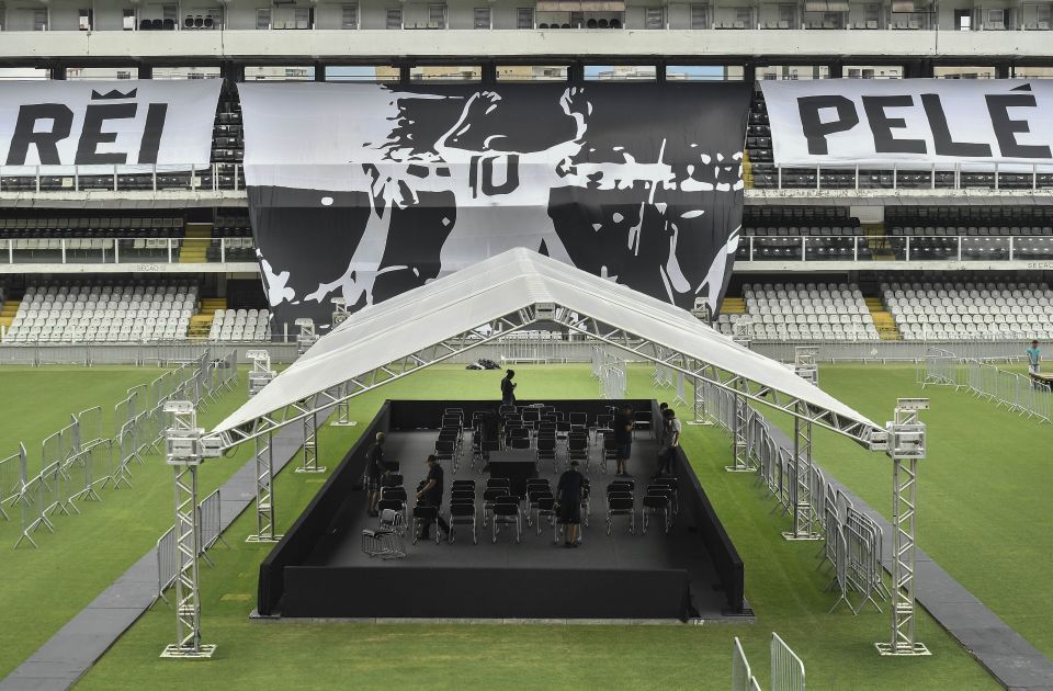 Telo Pelea na stadionu Santosa, sutra sahrana fudbalske legende