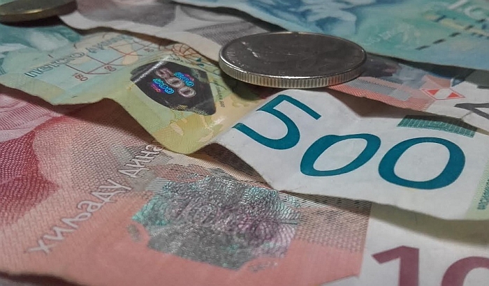 Dinar u ponedeljak slabi prema evru