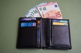 Građani Srbije nepoverljivi prema plaćanju karticom