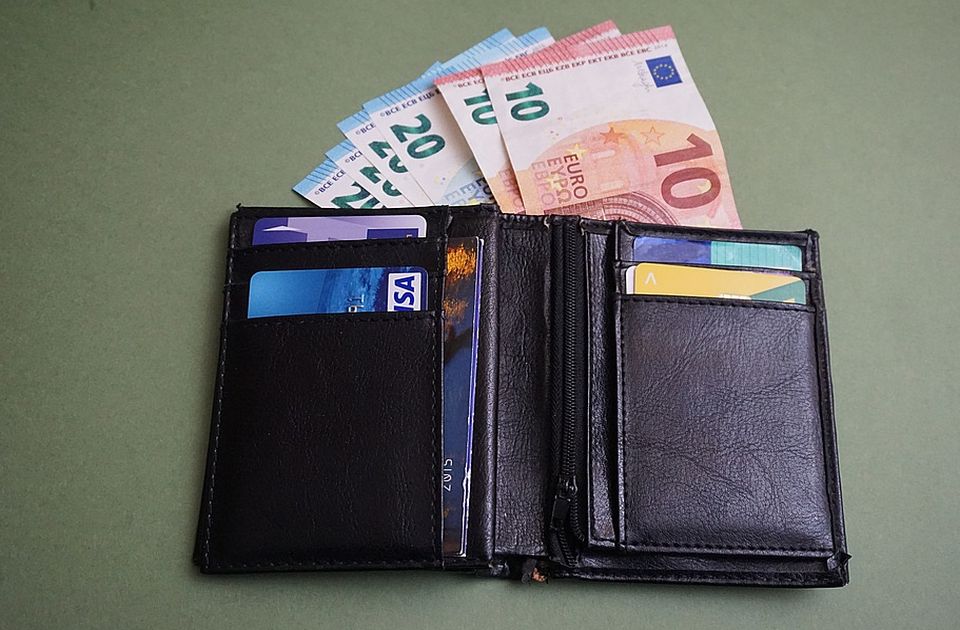 Građani Srbije nepoverljivi prema plaćanju karticom
