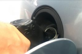 Nemci toče jeftinije gorivo u Poljskoj, nemačkim pumpama preti bankrot