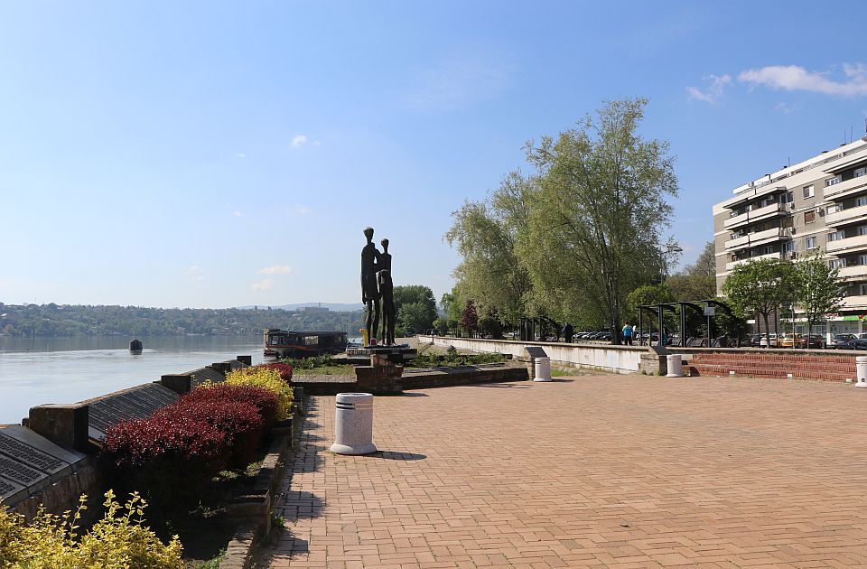 Lep ponedeljak pred Novosađanima